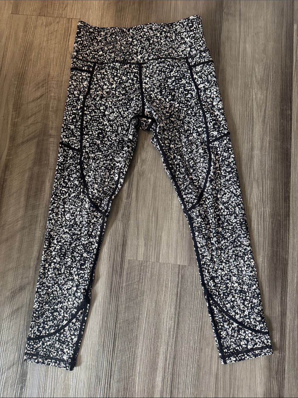 Zyia athletic 4 leggings black white cropped womens